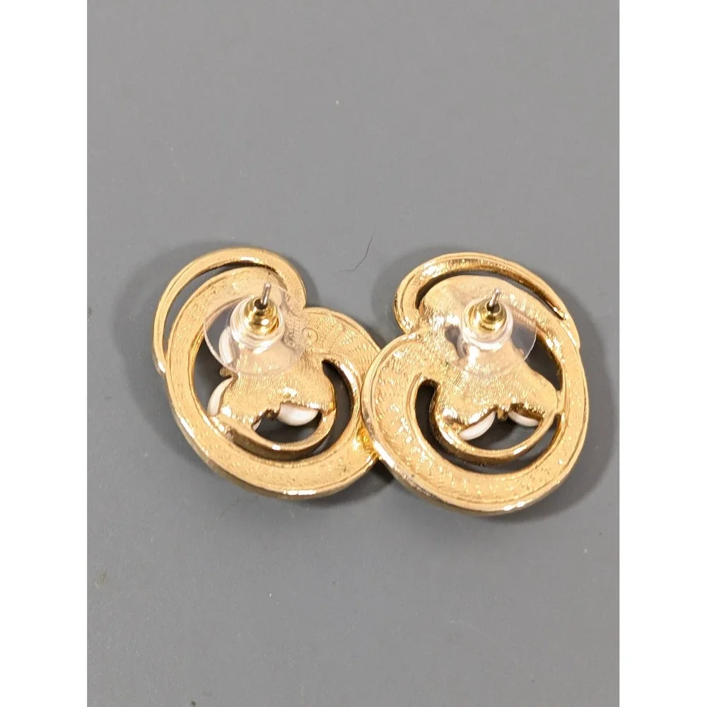 Vintage Avon Island Shell Pierced Earrings Gold‎ Tone Faux Pearl Swirl